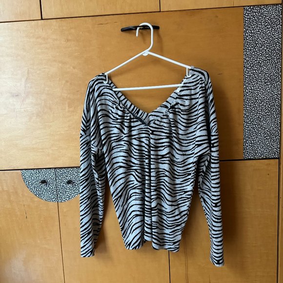Maeve Taylor zebra striped pull over - Picture 2 of 5